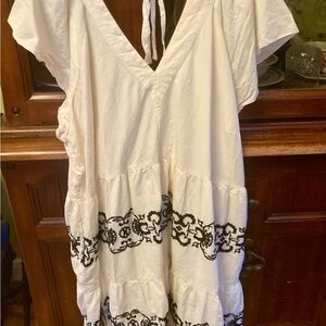 Old Navy White Dress with Black Detailing and Pockets, XXL
